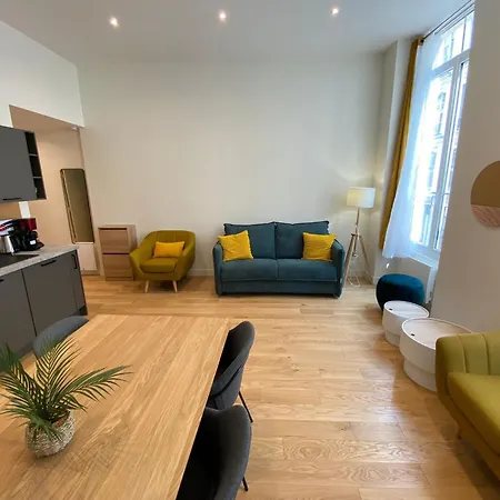 Apartment Aboukir Paris
